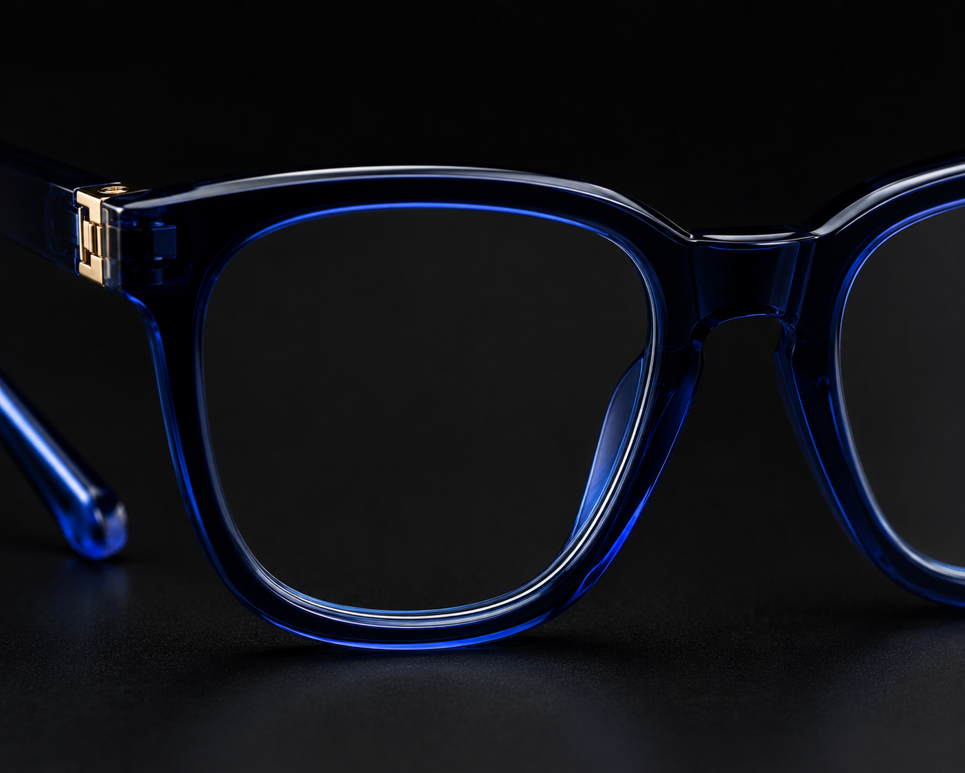 Close-up of the premium acetate finish on the Siri Sael optical frame.